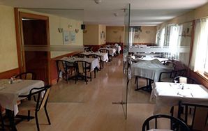 Hostal Restaurante Machaín salón social